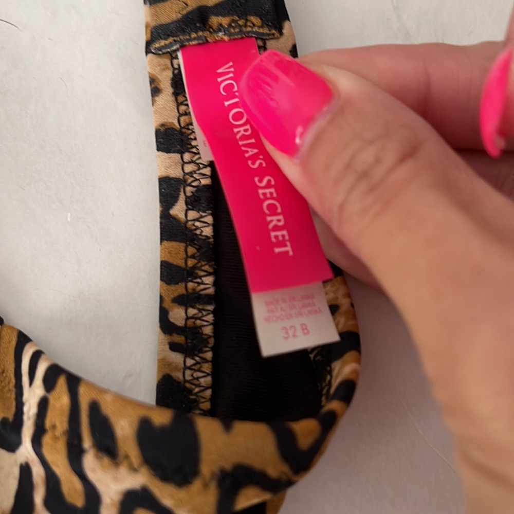 Leopard VS Bombshell Swim - Picture 2 of 4